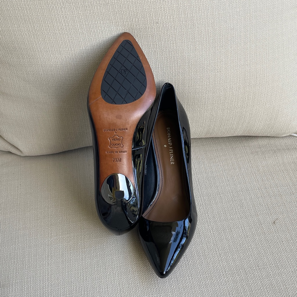 Donald J. Pliner Treva Black Patent Pointed-Toe Pumps Size 7.5m
